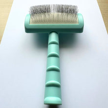 Load image into Gallery viewer, Lightweight Slicker Brush - Green - 18mm pins